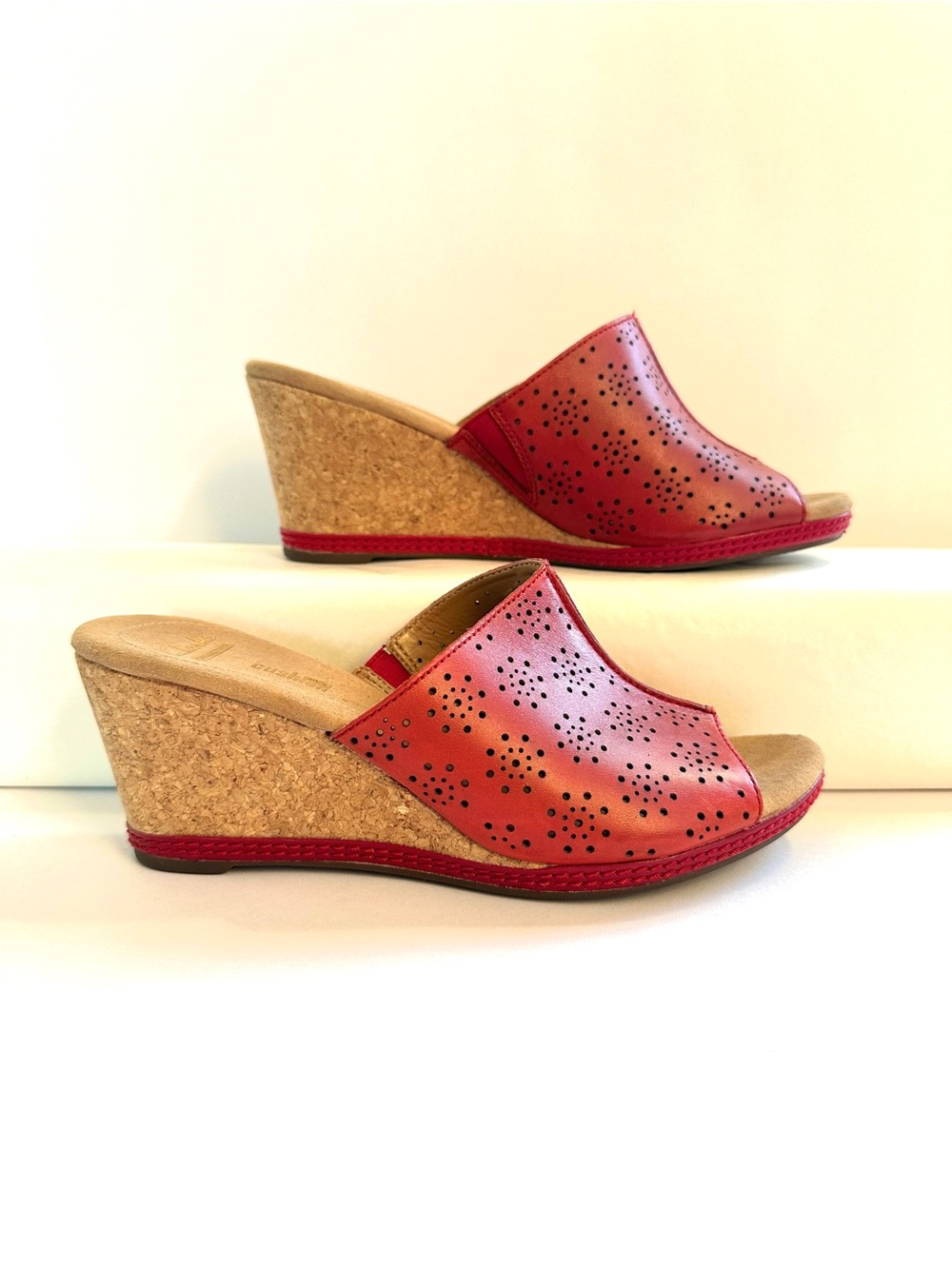 CLARKS WOMENS HELIO CORRIDOR RED PERFORATED LEATHER CORK WEDGE SANDALS NEW Sz8.5 - Picture 8 of 12